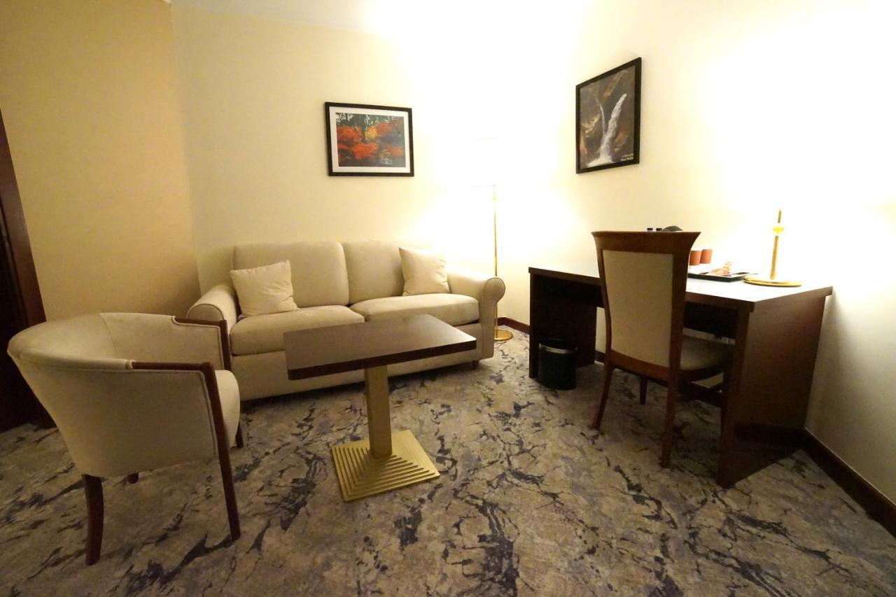 Paradise Hotel