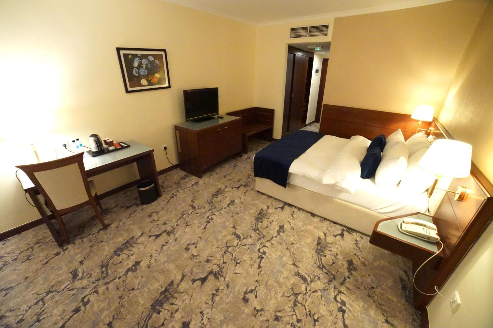 Paradise Hotel 4*