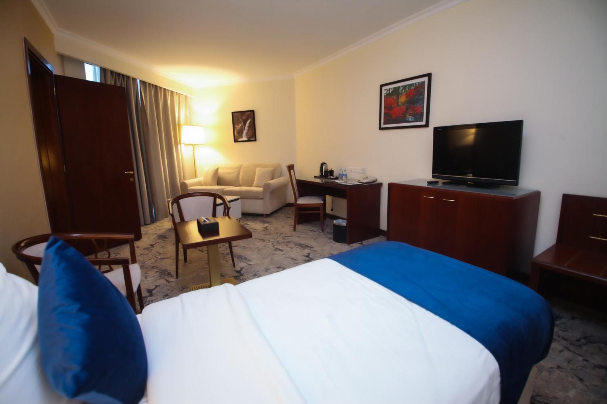 Paradise Hotel